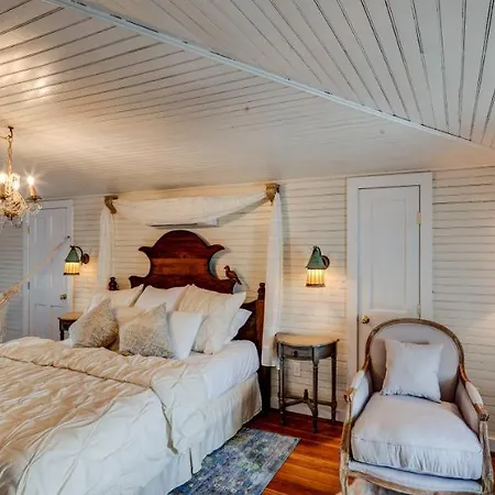 Fairytale Loft Suite 1 Bed, 1 Bath Luxury Apartment In Downtown Belmont